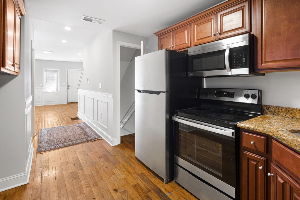 1609 W Stiles Street - Photo 4