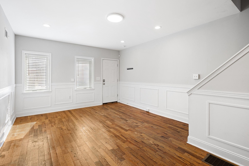 1609 W Stiles Street - Photo 2