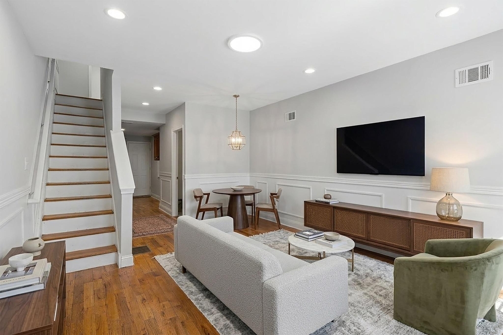 1609 W Stiles Street - Photo 1