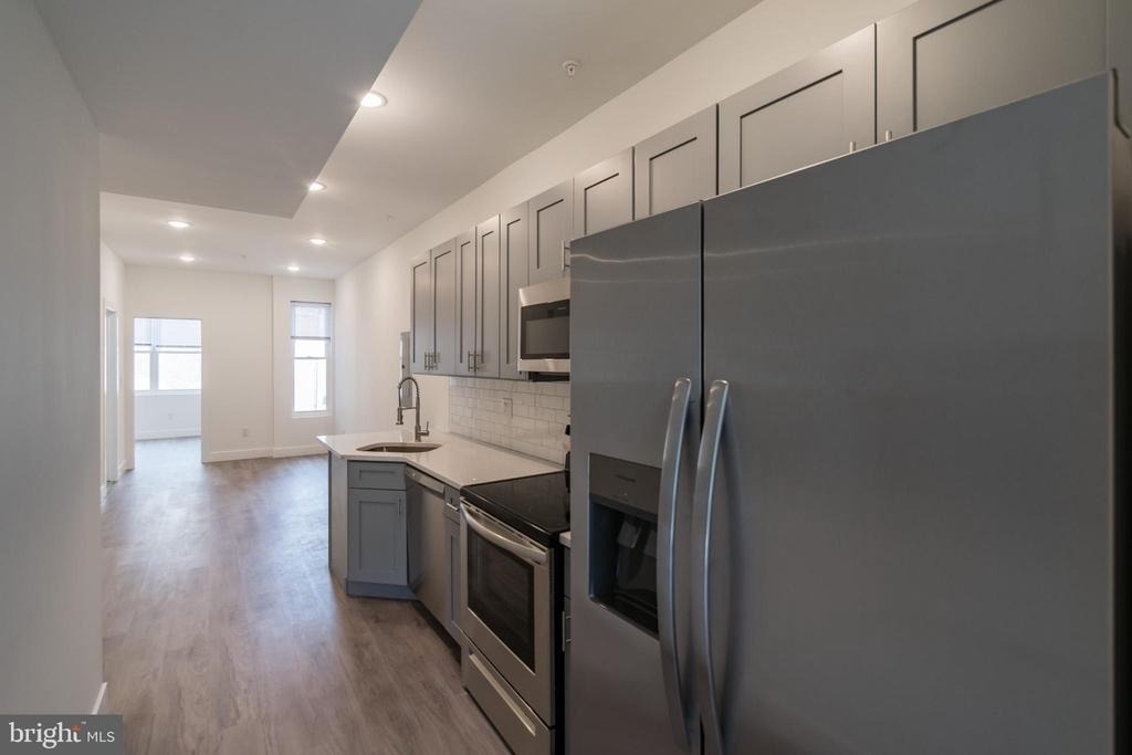 1709 Snyder Avenue - Photo 3