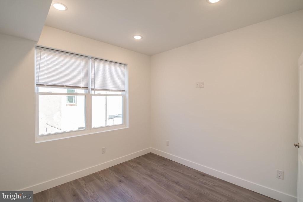 1709 Snyder Avenue - Photo 12