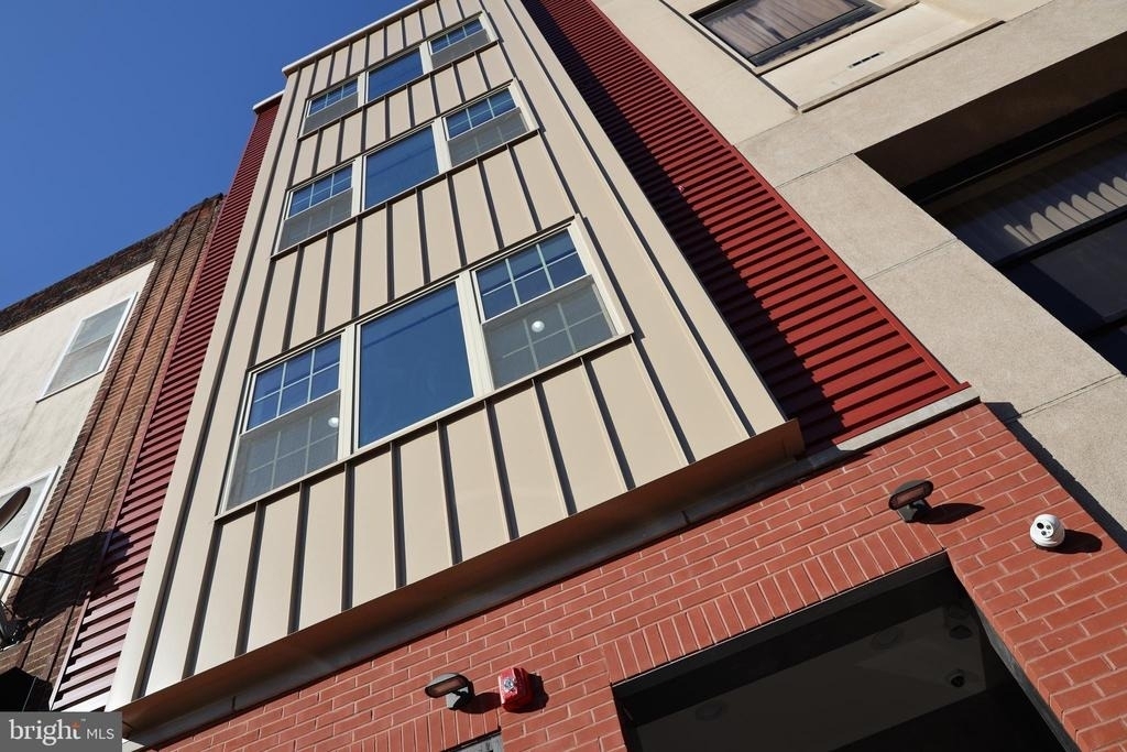 1231 Vine Street - Photo 0