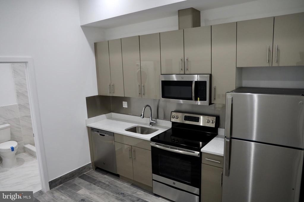 1231 Vine Street - Photo 6