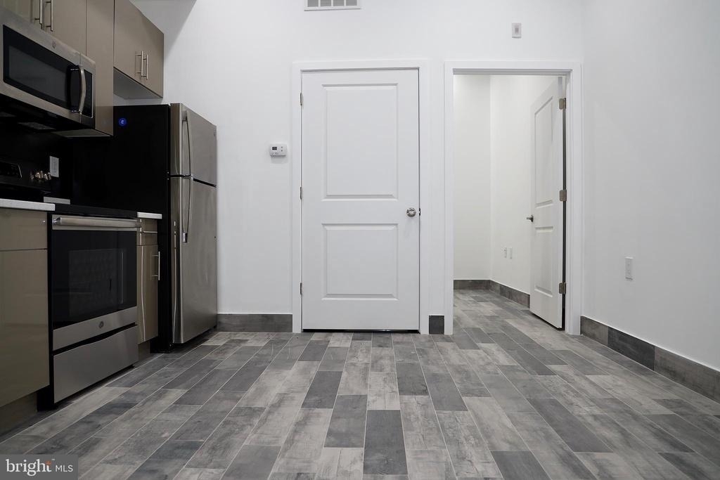 1231 Vine Street - Photo 4