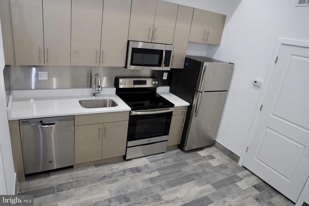 1231 Vine Street - Photo 5