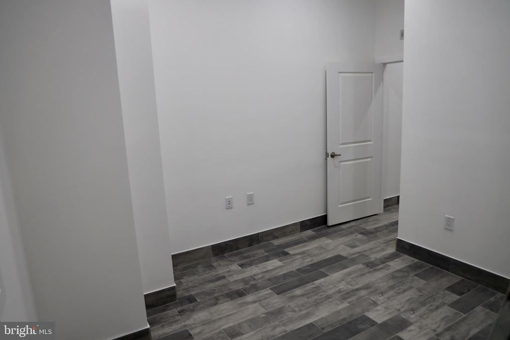 1231 Vine Street - Photo 18