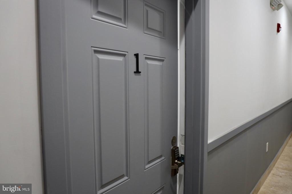 1231 Vine Street - Photo 28