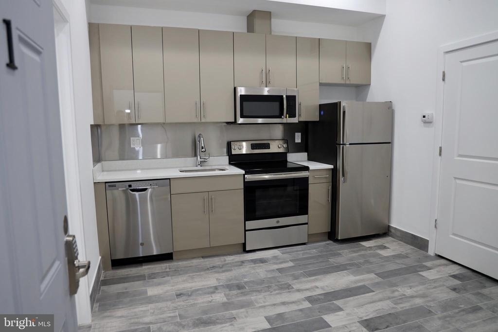 1231 Vine Street - Photo 1