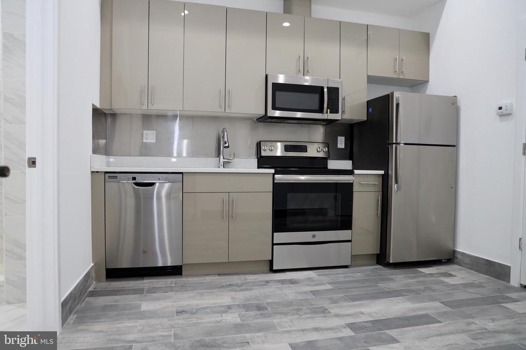 1231 Vine Street - Photo 3
