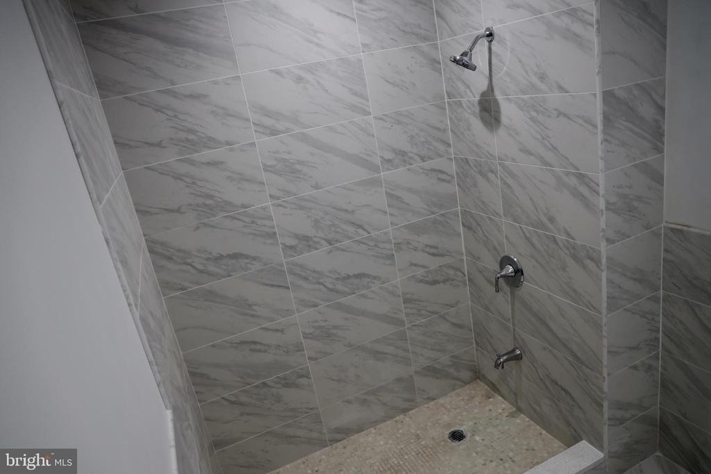 1231 Vine Street - Photo 23