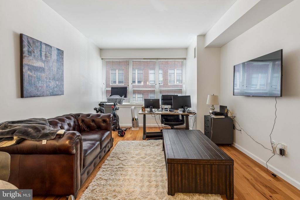 1425 Locust Street - Photo 1
