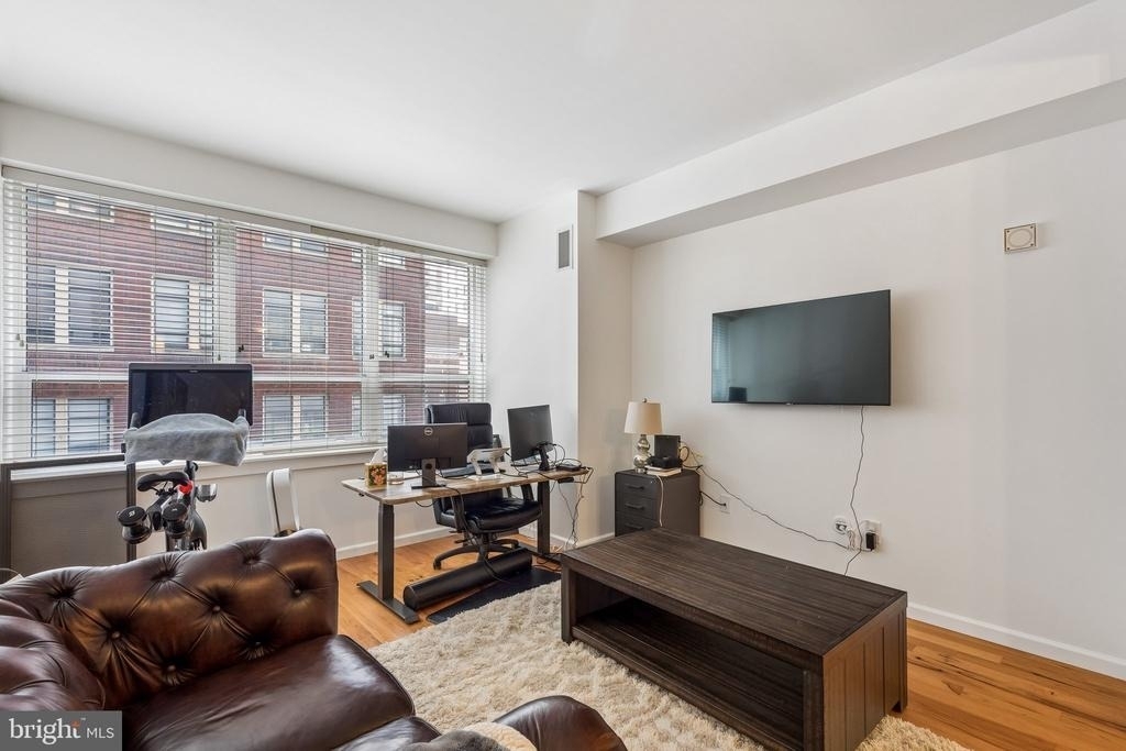 1425 Locust Street - Photo 0