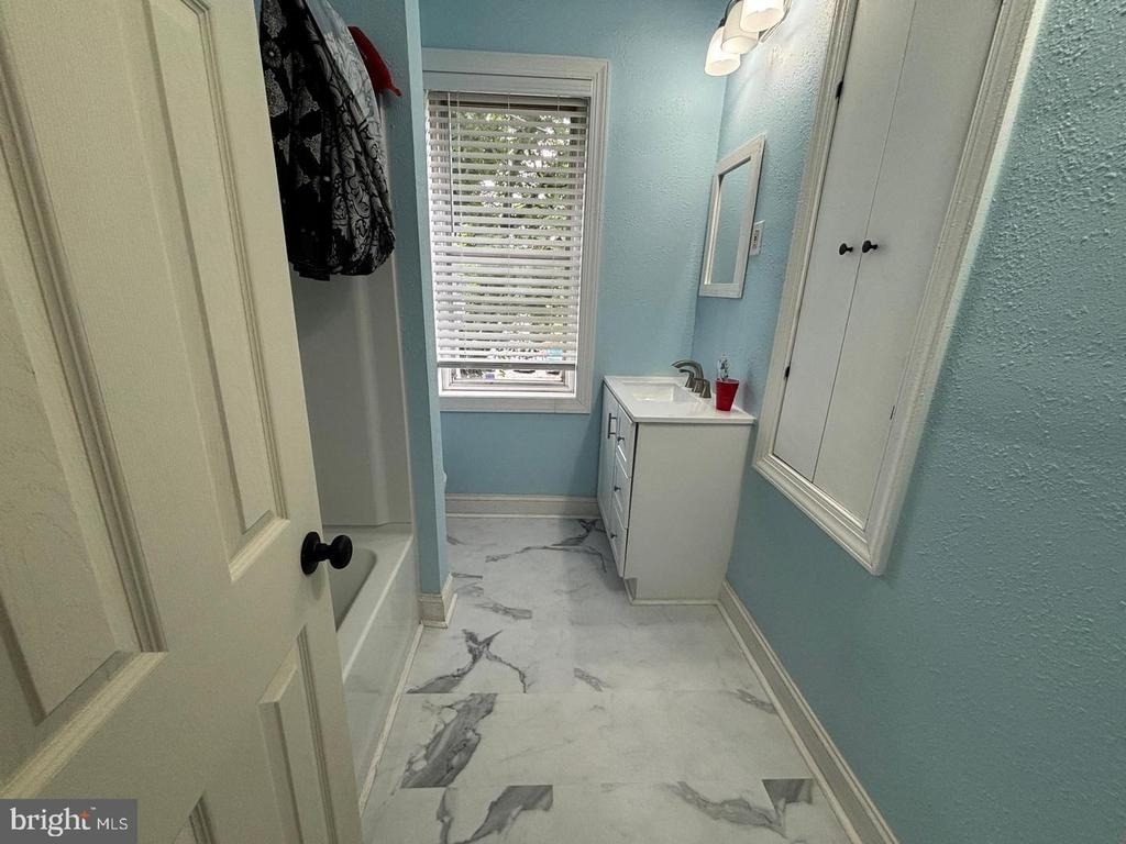130 E Fourth Street - Photo 6