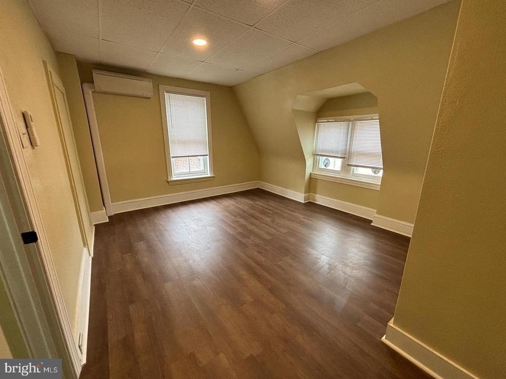130 E Fourth Street - Photo 4