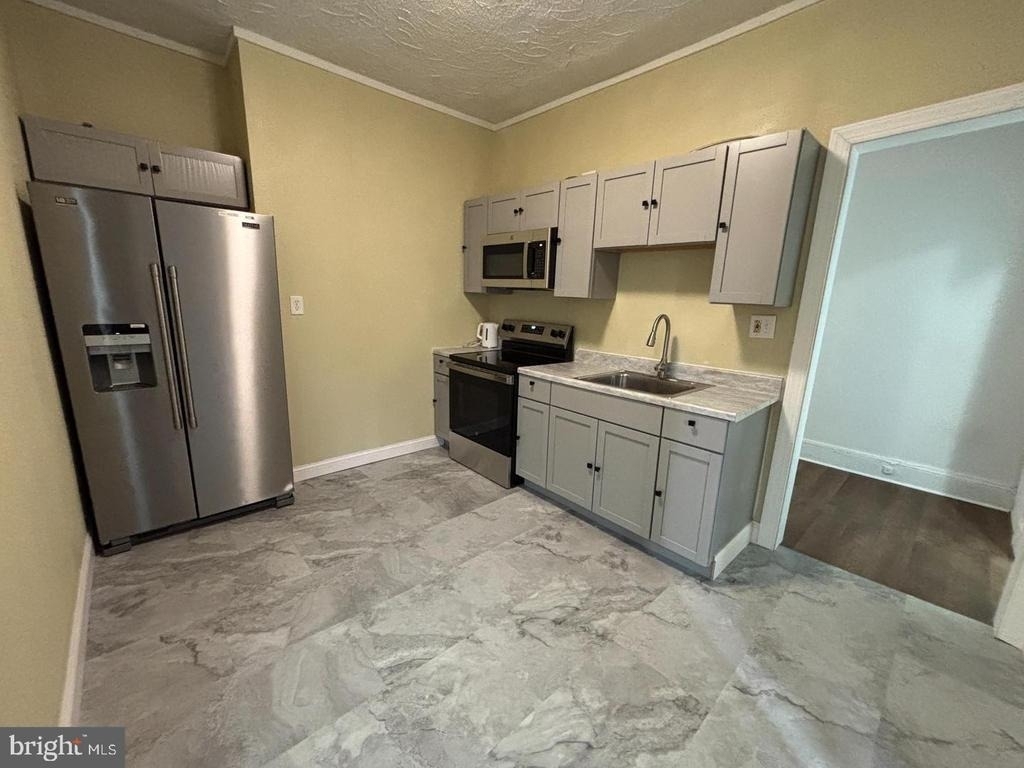 130 E Fourth Street - Photo 1