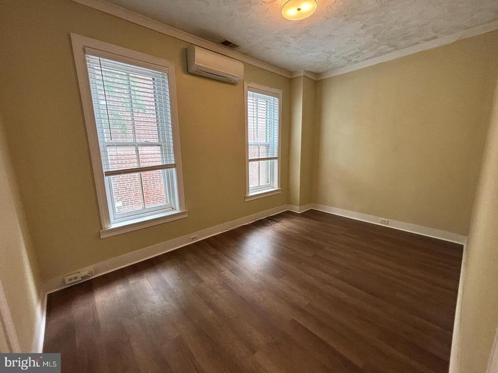 130 E Fourth Street - Photo 9