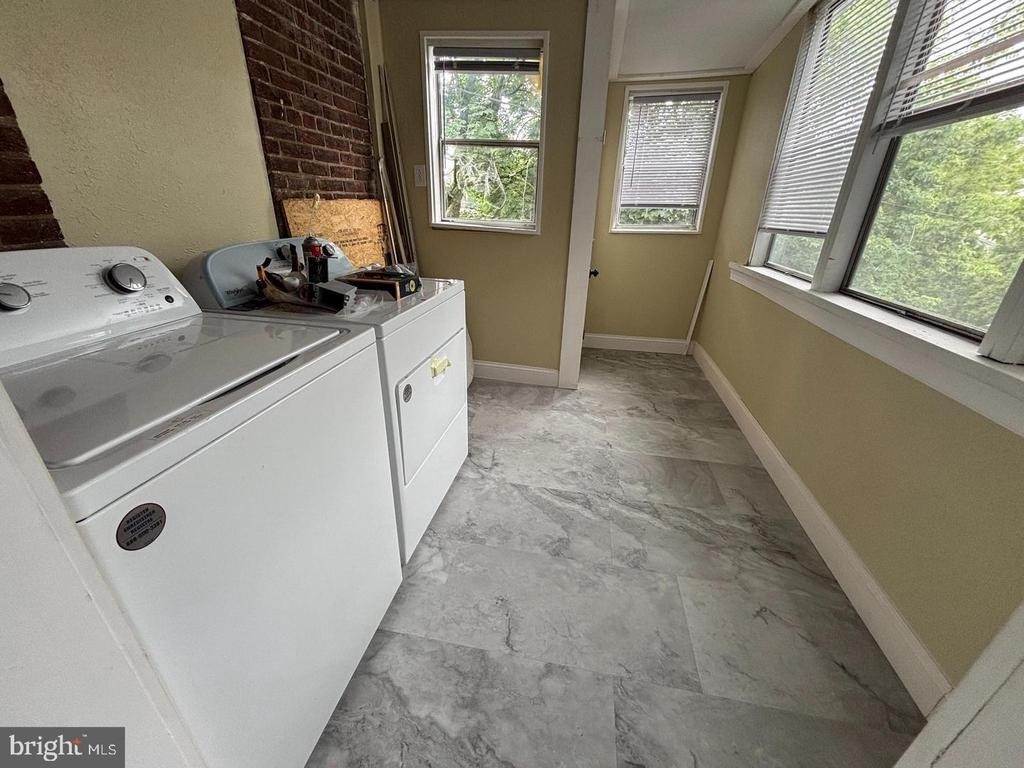 130 E Fourth Street - Photo 8