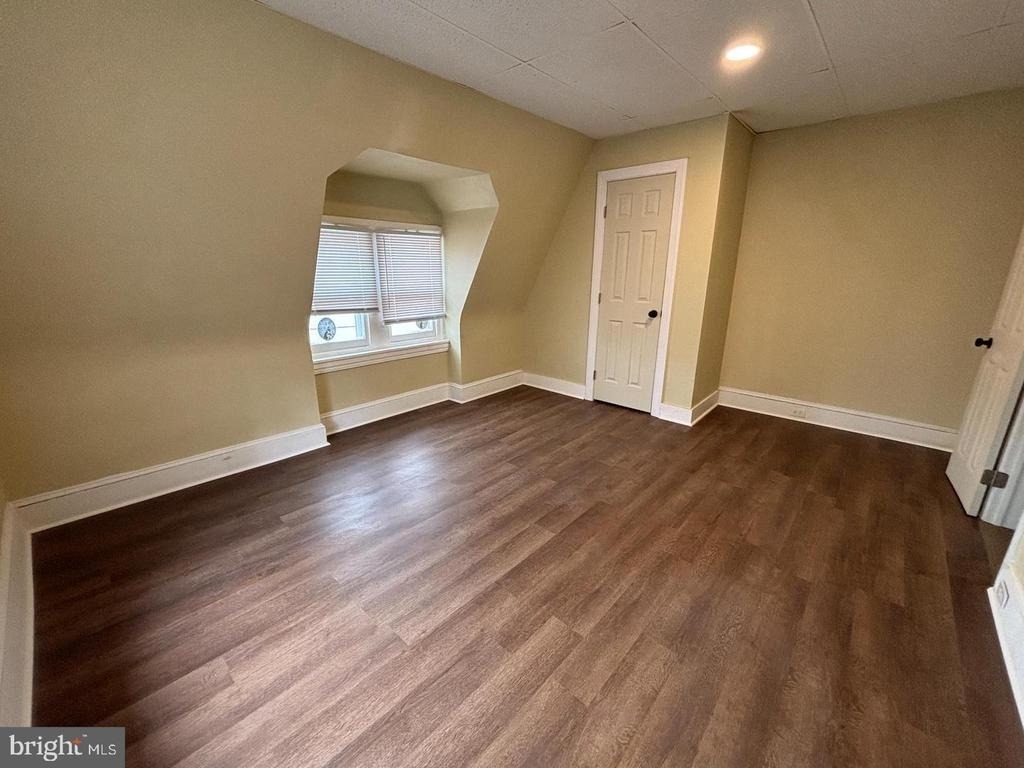 130 E Fourth Street - Photo 3