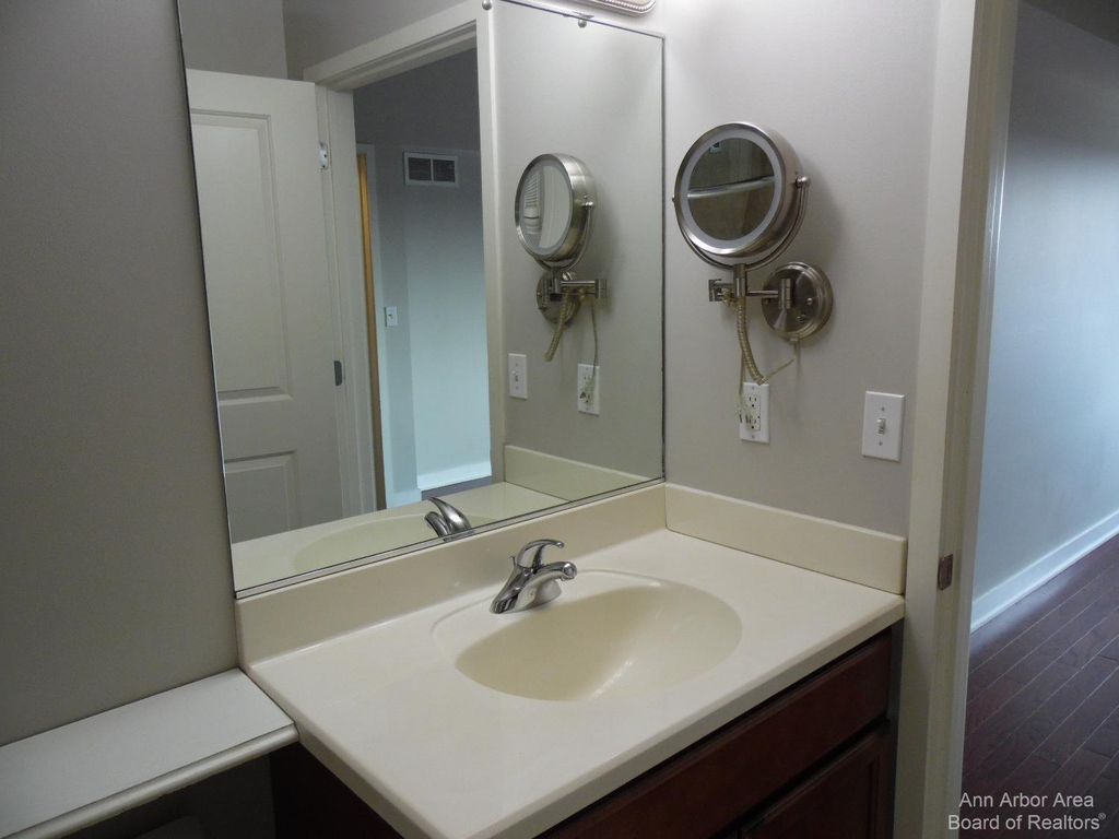 111 N Ashley Street - Photo 8