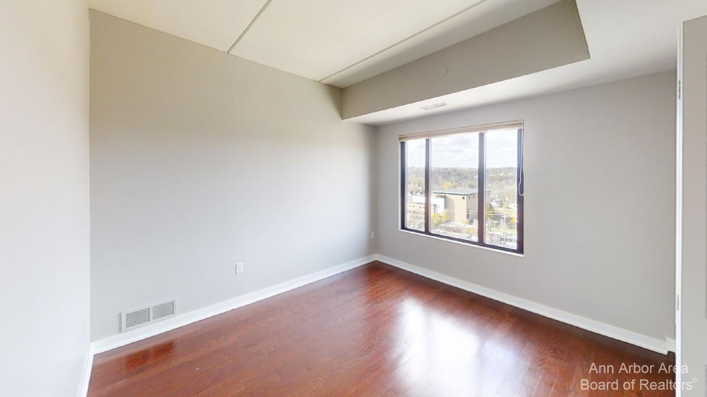111 N Ashley Street - Photo 4