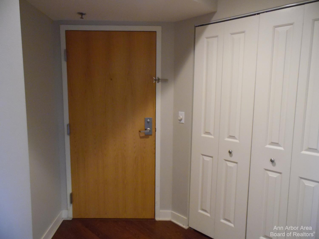111 N Ashley Street - Photo 2