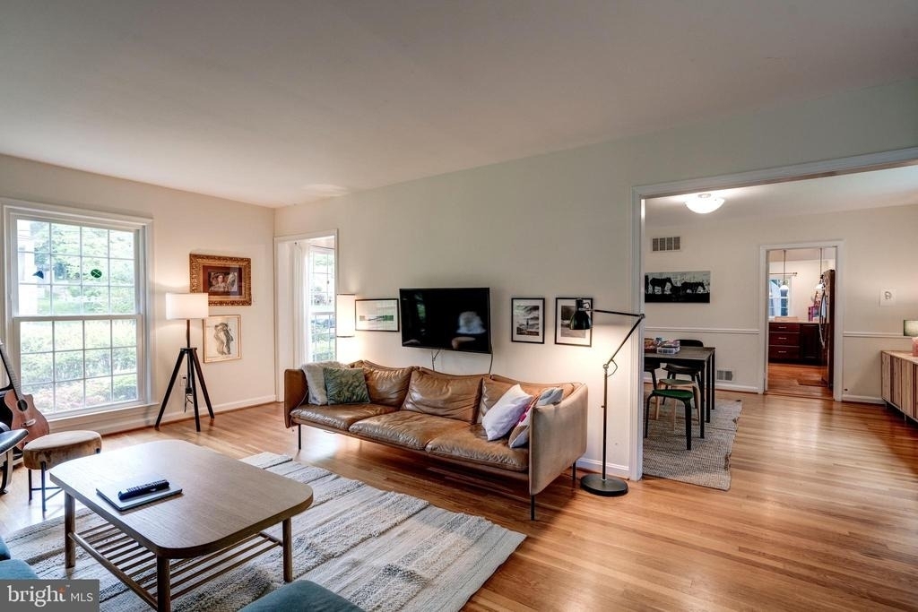 7525 Cayuga Avenue - Photo 8