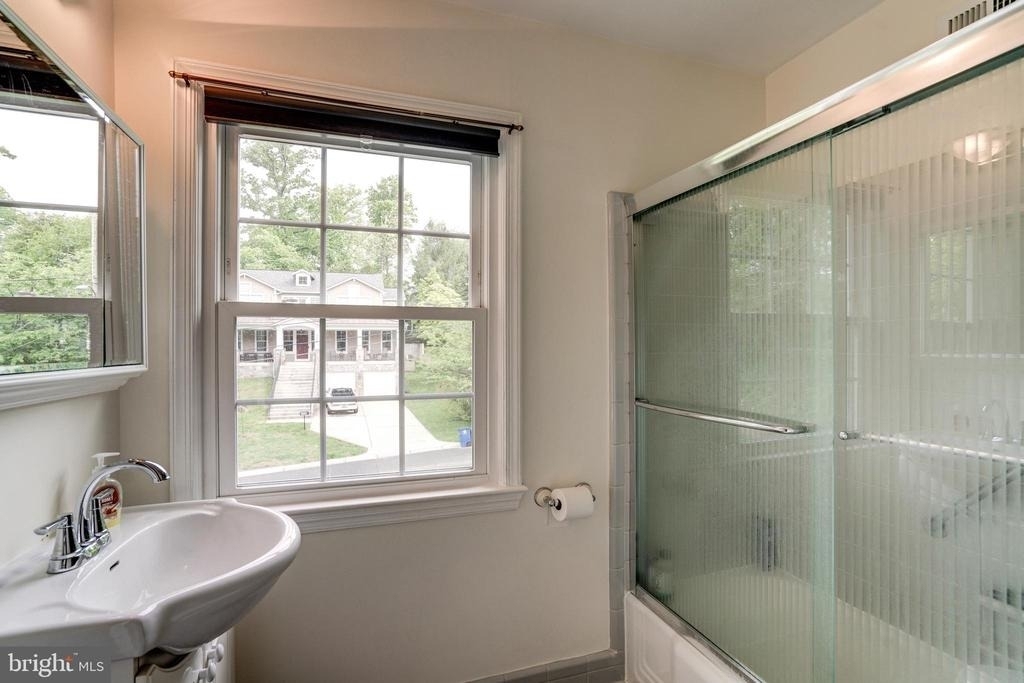 7525 Cayuga Avenue - Photo 34