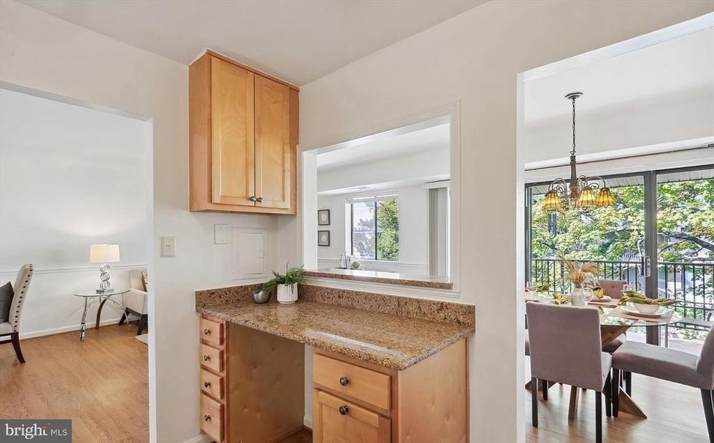 10 Monroe Street - Photo 9