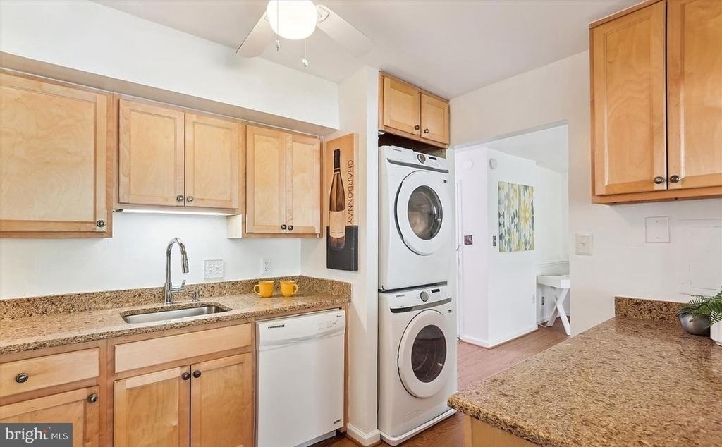 10 Monroe Street - Photo 12