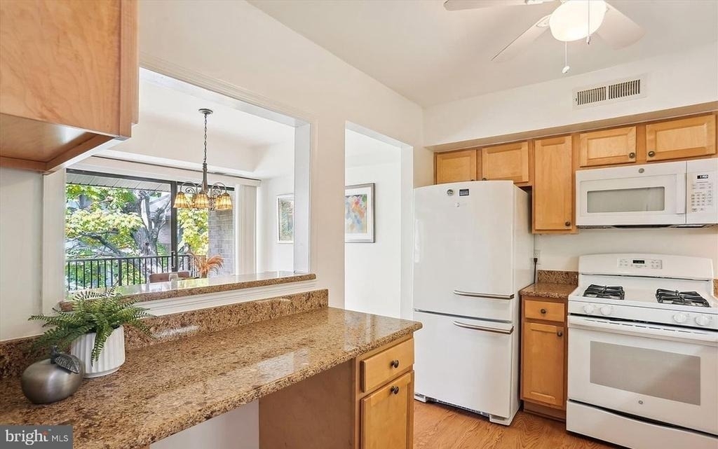 10 Monroe Street - Photo 8
