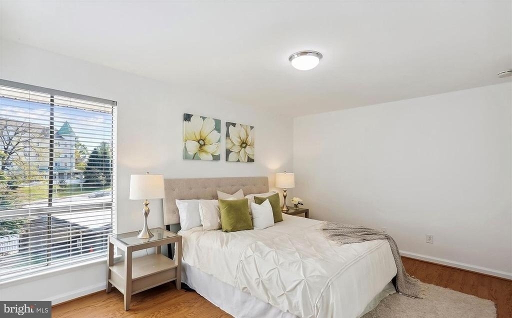 10 Monroe Street - Photo 17