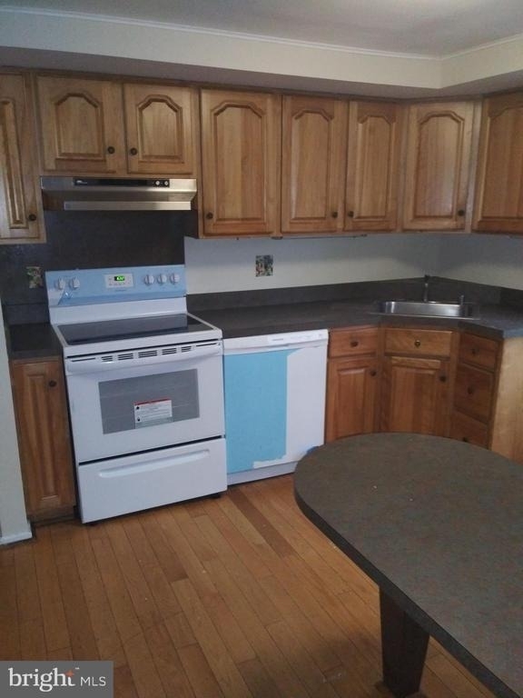 405 Trimble Road - Photo 1