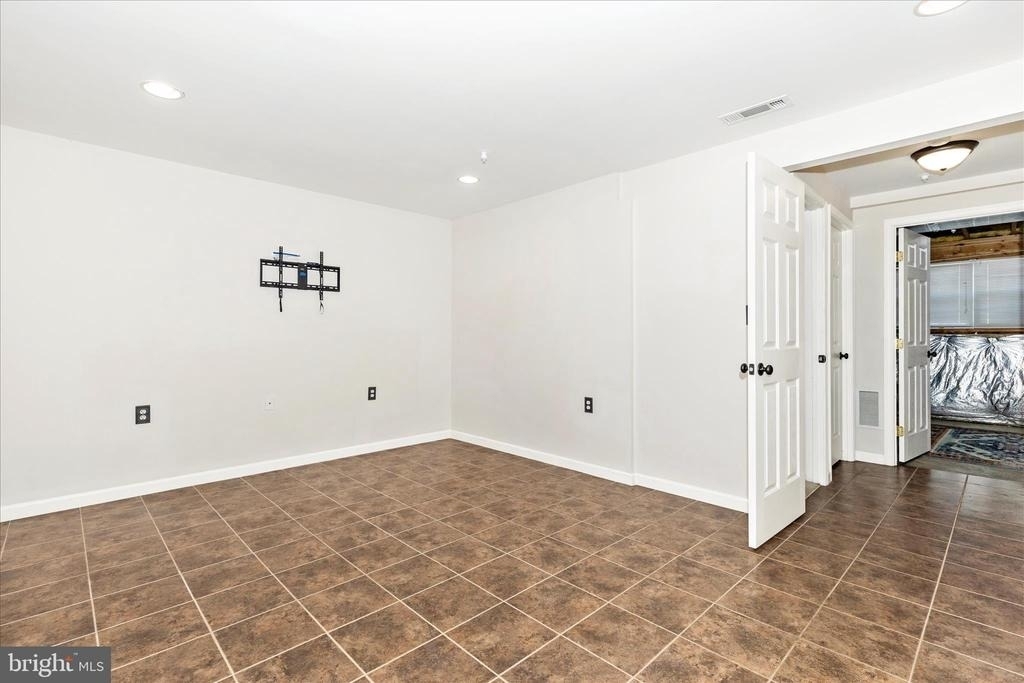 5621 Queen Anne Court - Photo 32