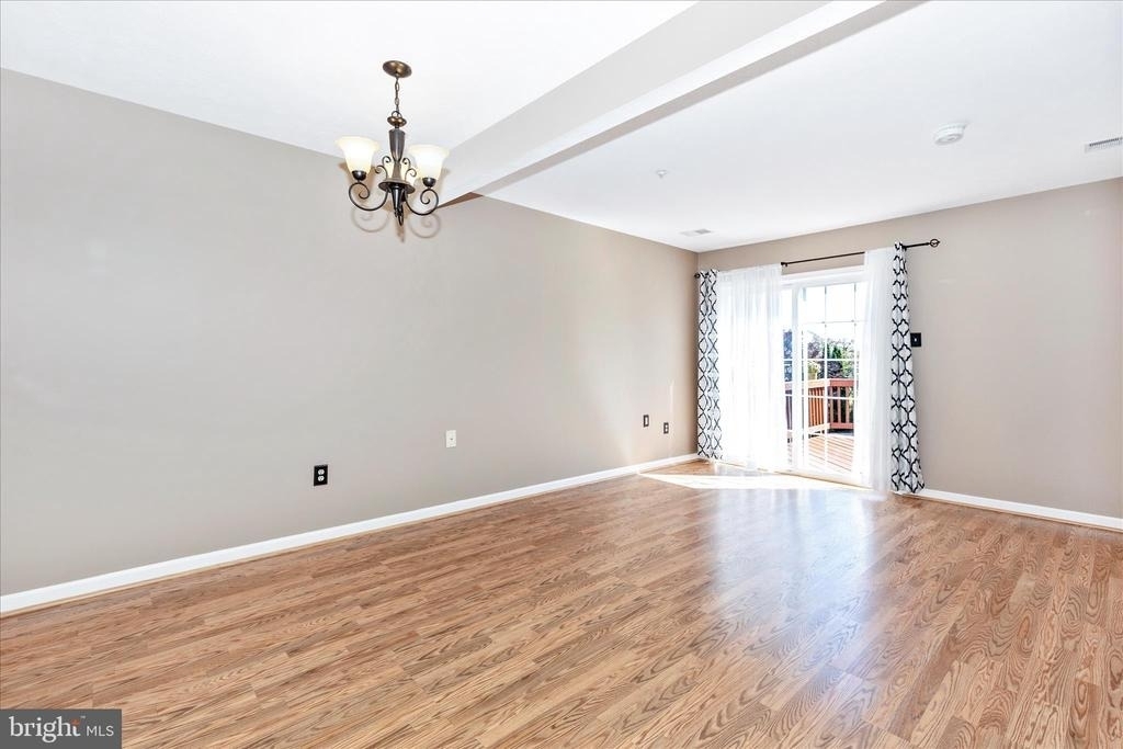 5621 Queen Anne Court - Photo 2