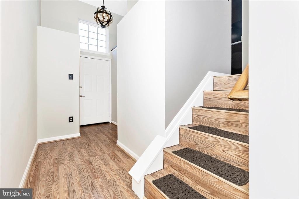 5621 Queen Anne Court - Photo 1