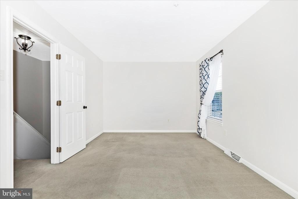 5621 Queen Anne Court - Photo 16