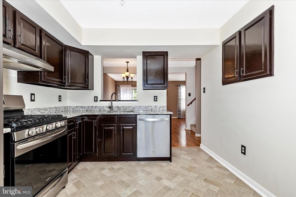 5621 Queen Anne Court - Photo 10