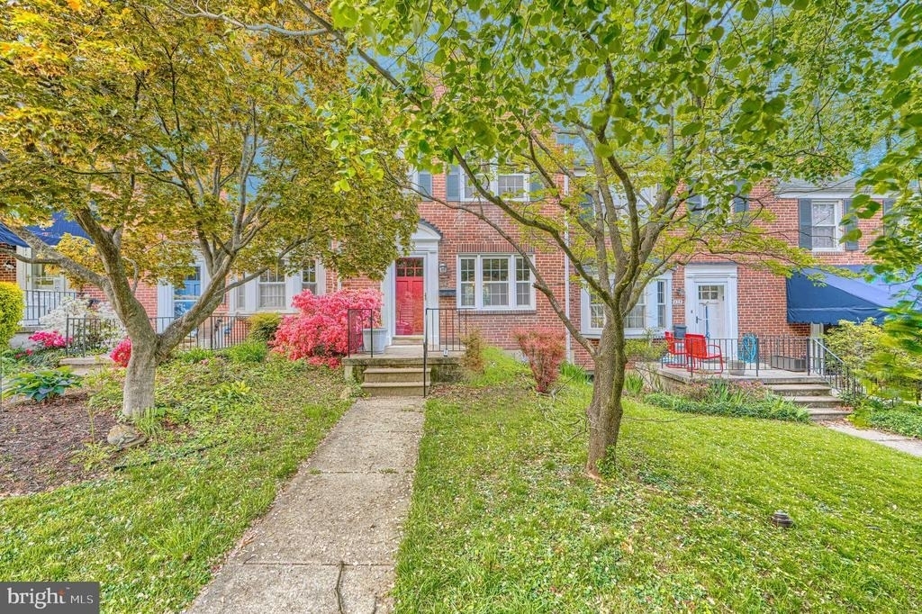 372 Old Trail Road - Photo 0