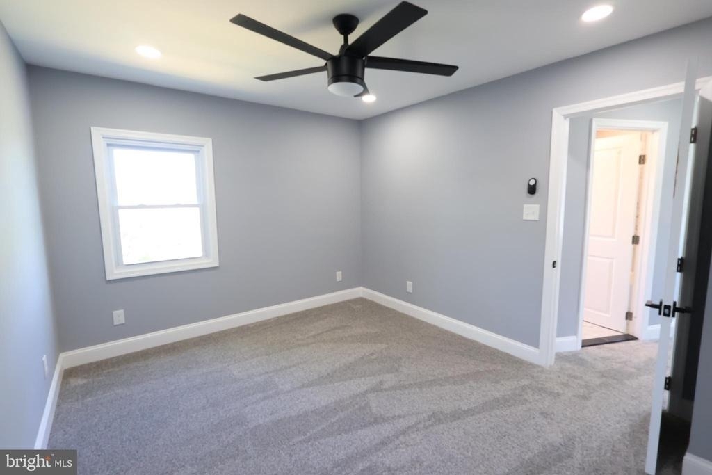 5110 Kenwood Avenue - Photo 4