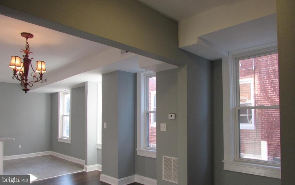 2735 Chesterfield Avenue - Photo 8