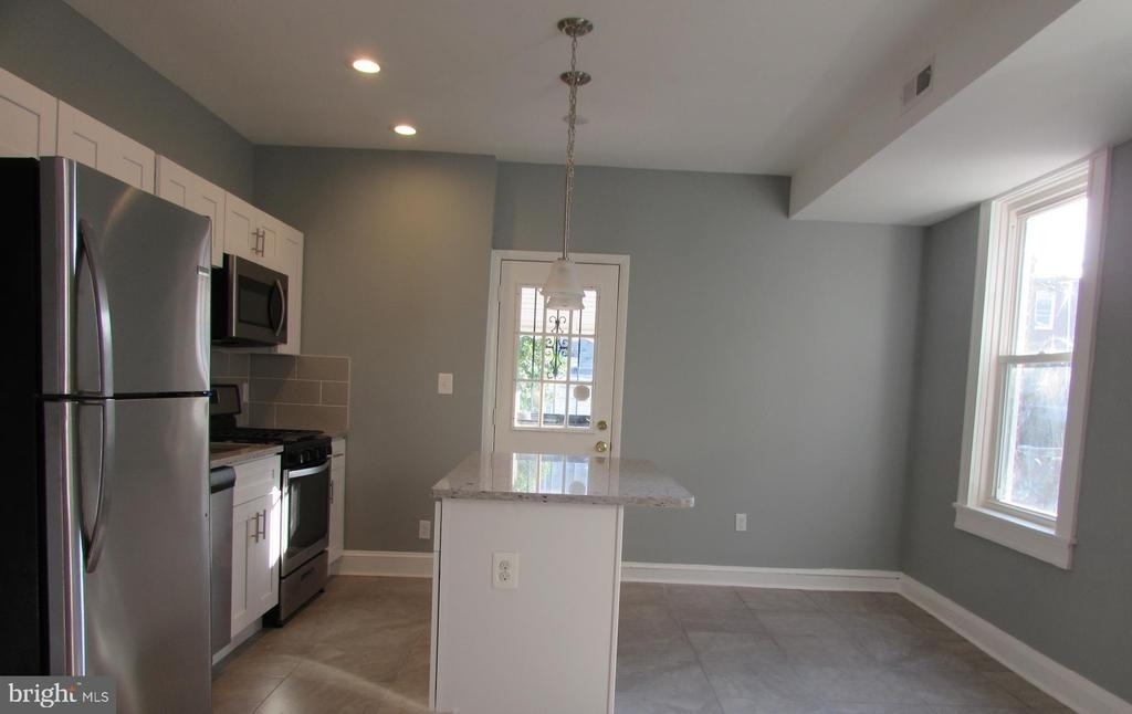 2735 Chesterfield Avenue - Photo 4