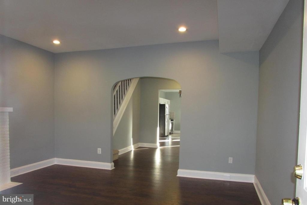2735 Chesterfield Avenue - Photo 2