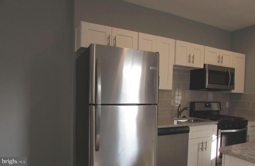 2735 Chesterfield Avenue - Photo 5