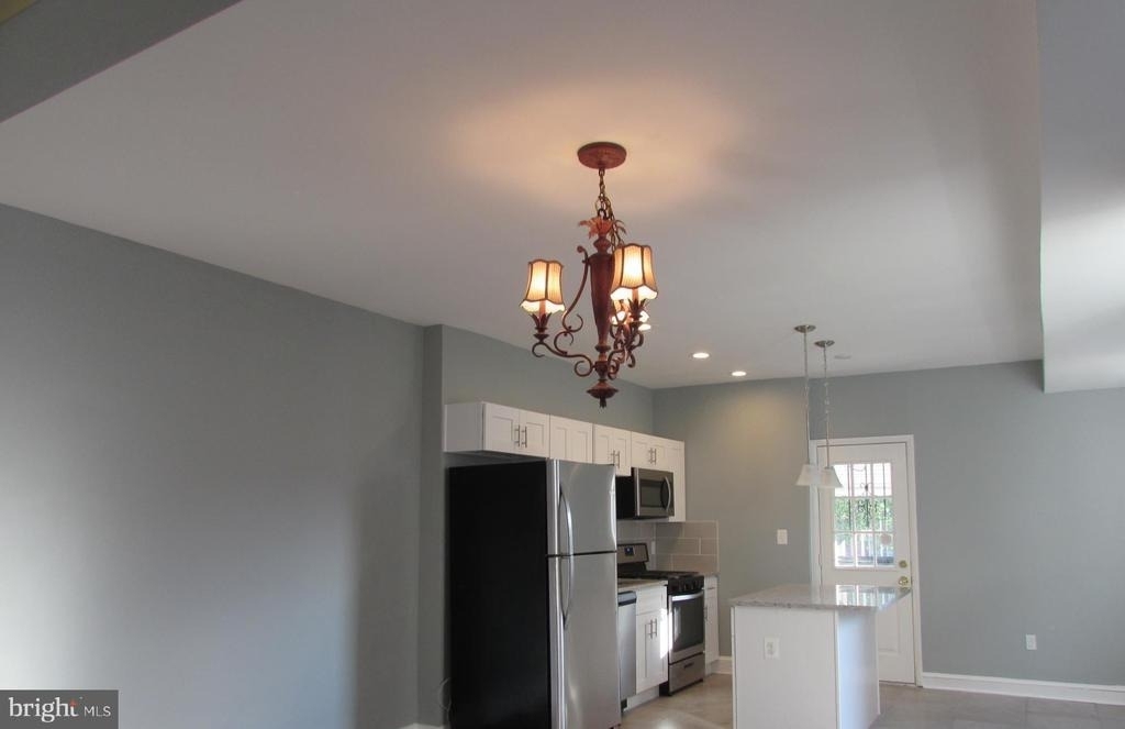 2735 Chesterfield Avenue - Photo 3