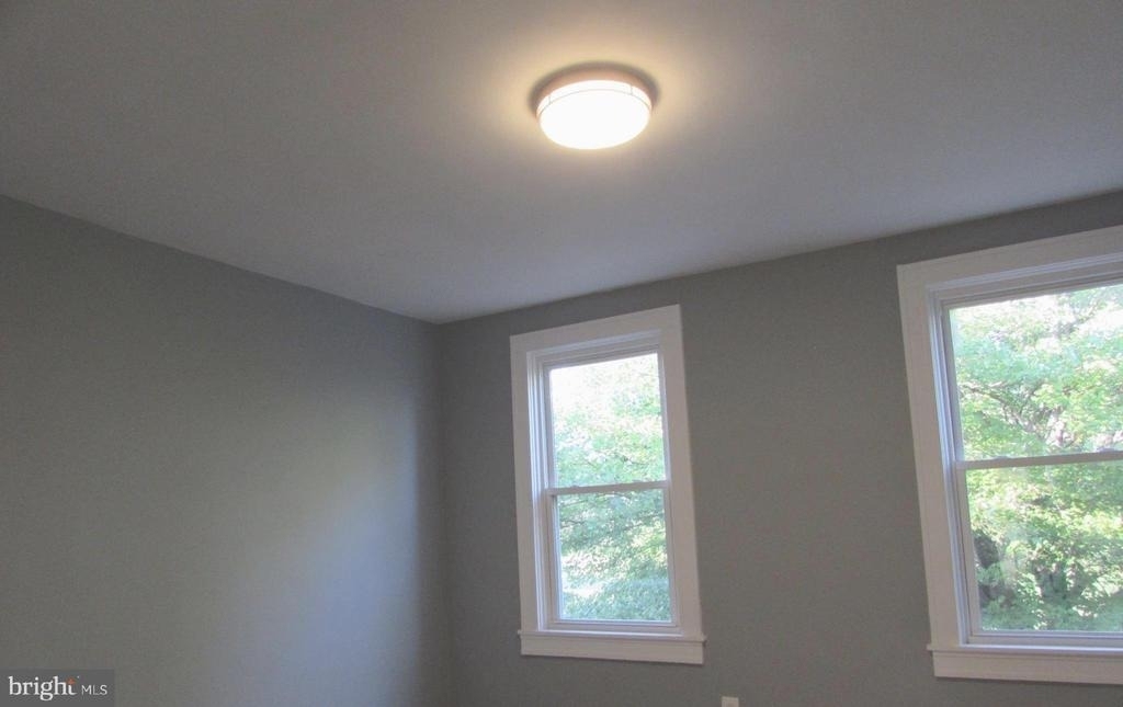 2735 Chesterfield Avenue - Photo 21