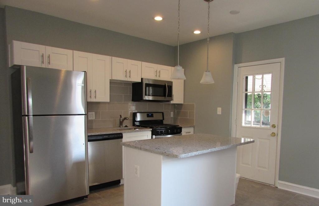 2735 Chesterfield Avenue - Photo 6