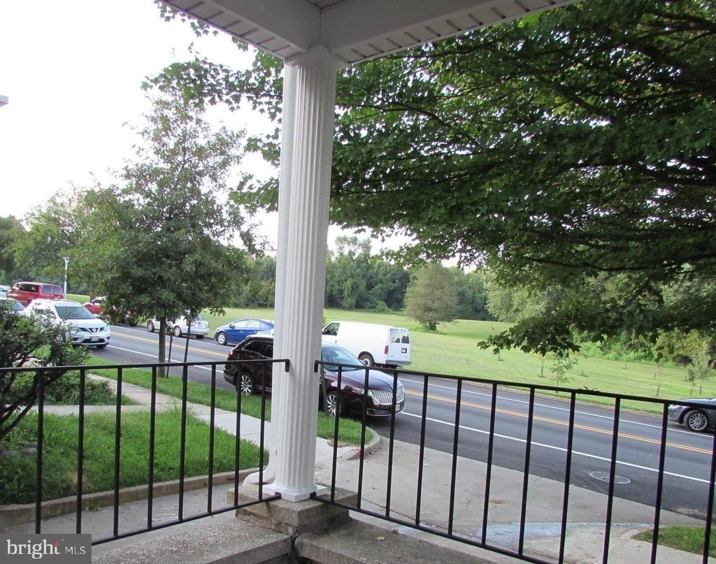 2735 Chesterfield Avenue - Photo 29
