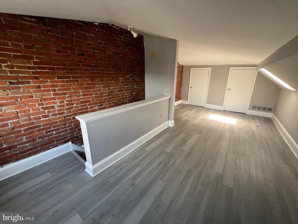 1000 W 8th Street - Photo 12