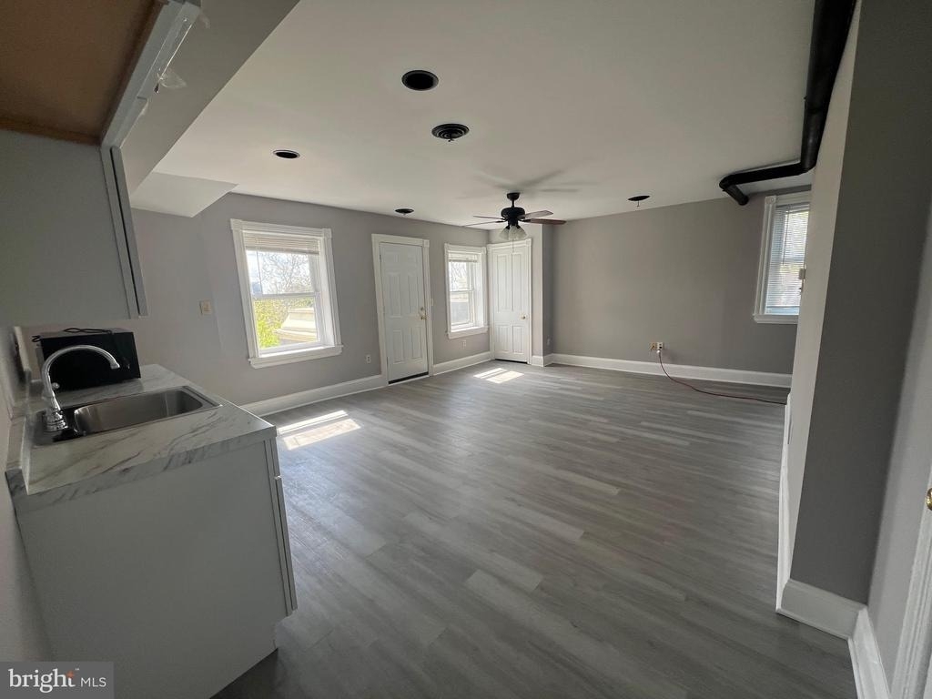 1000 W 8th Street - Photo 7