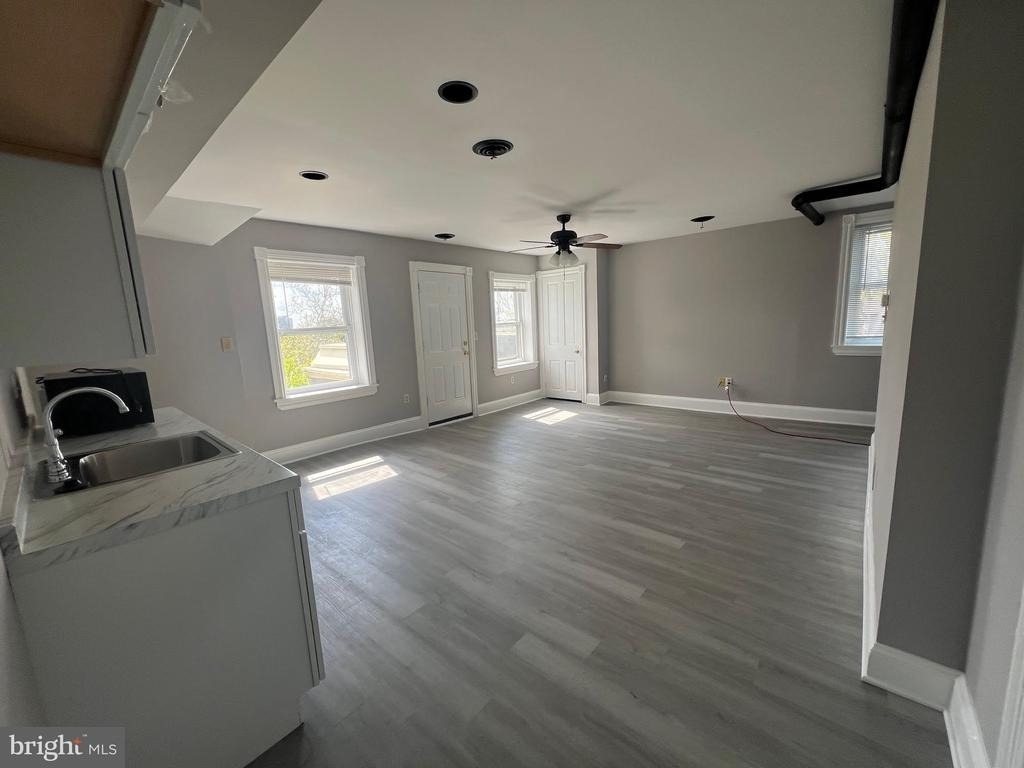 1000 W 8th Street - Photo 6